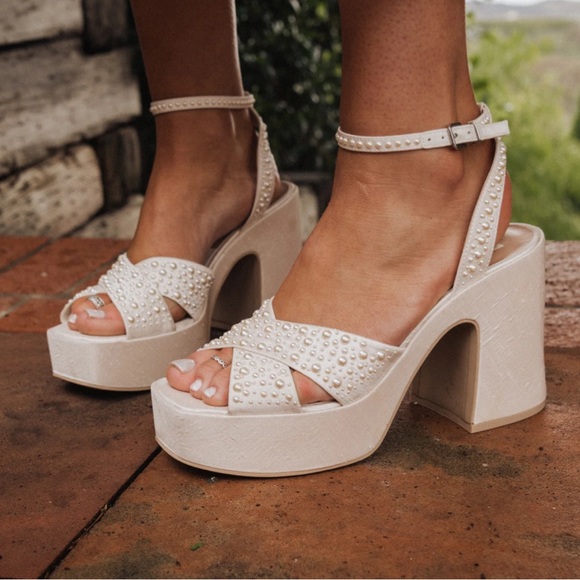 Dolce Vita Shoes - New! Dolce Vita Wessi Platform Heel